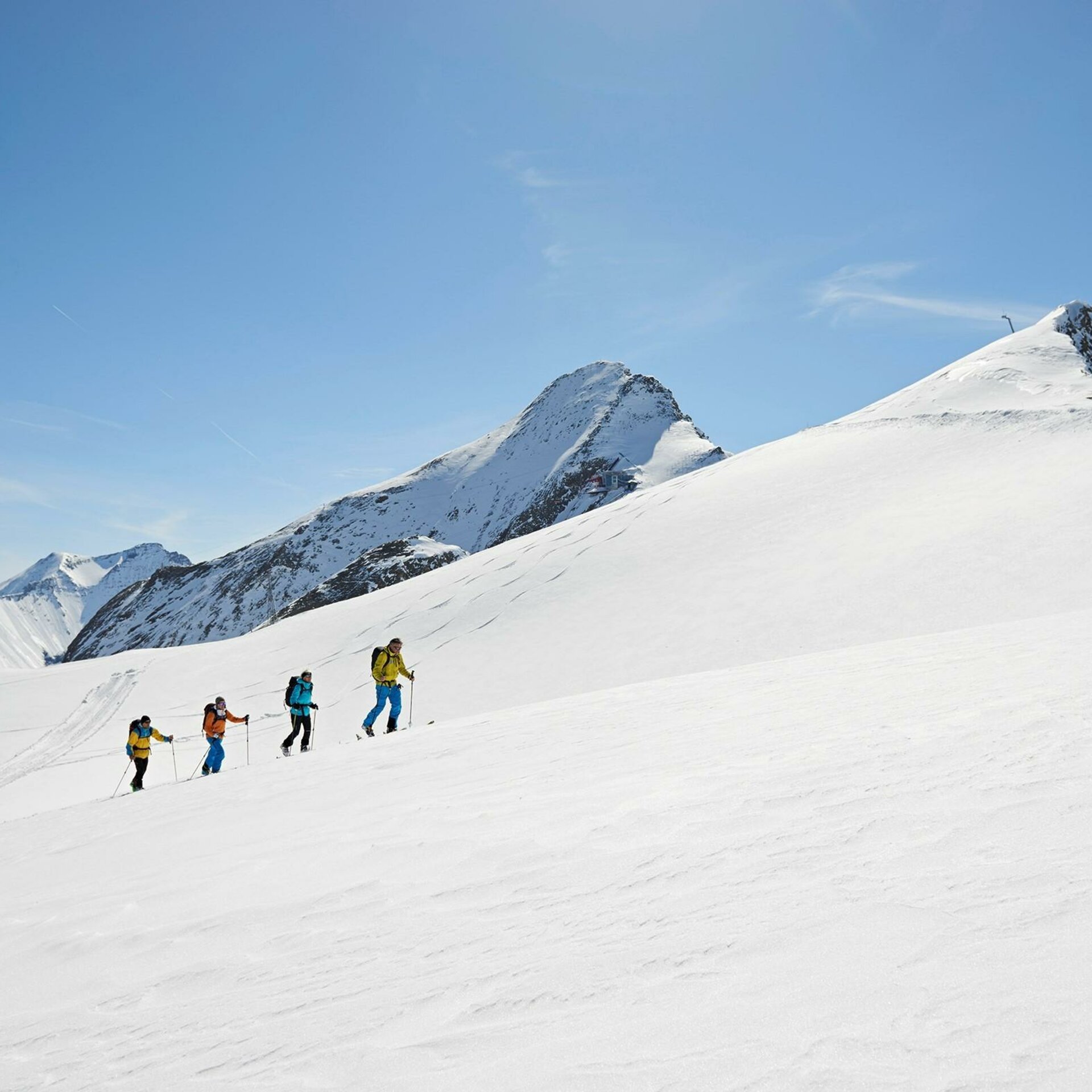 Bergwelten AT 
Winter-Special 2015/16

Tourenski im Praxistest 
Das perfekte Auf und Ab 

Redaktion: Gerald Valentin 
Fotograf: Manuel Ferrigato 

Salzburg 
Kitzsteinhorn 
